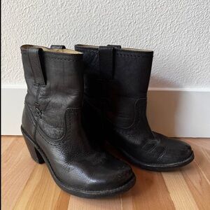 Frye Black Leather Women's Ankle Heeled Boots